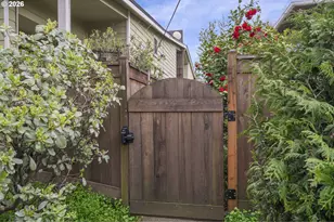 7302 N New York Ave, Portland, OR 97203 - Photo 5