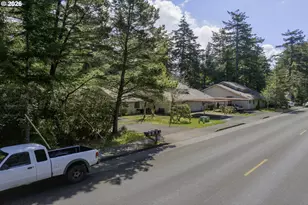 1320 Spruce St, Florence, OR 97439 - Photo 17