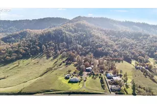 3620 Happy Valley Rd, Roseburg, OR 97471 - Photo 25