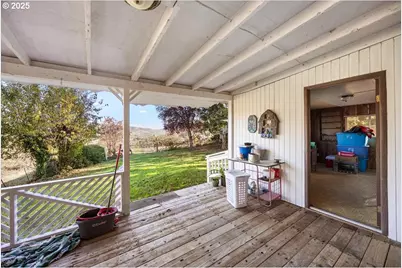 3620 Happy Valley Rd, Roseburg, OR 97471 - Photo 15