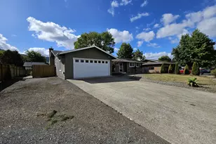3127 W Chateau Ave, Roseburg, OR 97471 - Photo 3