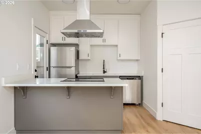 12086 SE Market St, Portland, OR 97216 - Photo 5