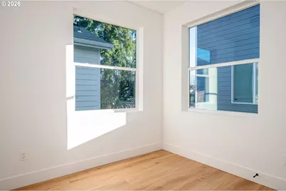 12086 SE Market St, Portland, OR 97216 - Photo 9