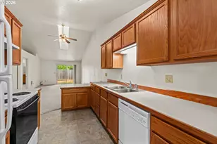 630 Benjamin Ave, Cottage Grove, OR 97424 - Photo 7