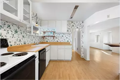 1401 S Water St, Silverton, OR 97381 - Photo 13