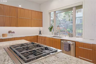 2490 Panorama Dr, Eugene, OR 97405 - Photo 11