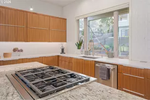 2490 Panorama Dr, Eugene, OR 97405 - Photo 11