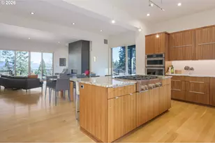2490 Panorama Dr, Eugene, OR 97405 - Photo 9