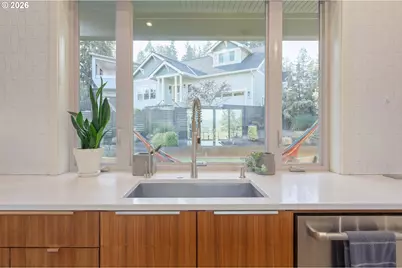 2490 Panorama Dr, Eugene, OR 97405 - Photo 11