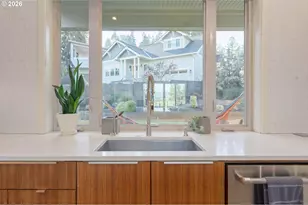 2490 Panorama Dr, Eugene, OR 97405 - Photo 11