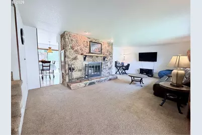 2089 NW Sunberry Dr, Roseburg, OR 97471 - Photo 3