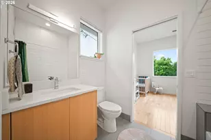 2076 NE Morgan St, Portland, OR 97211 - Photo 23