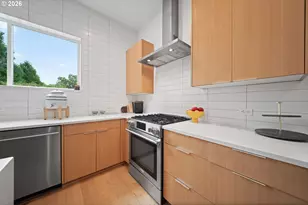 2076 NE Morgan St, Portland, OR 97211 - Photo 9