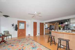 580 N Tomahawk Island Dr Dr, Portland, OR 97217 - Photo 5