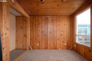 580 N Tomahawk Island Dr Dr, Portland, OR 97217 - Photo 21