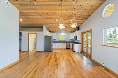 56227 Wisteria Dr, Bandon, OR 97411 - Photo 11