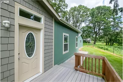 1017 N 2nd St, Jefferson, OR 97352 - Photo 11