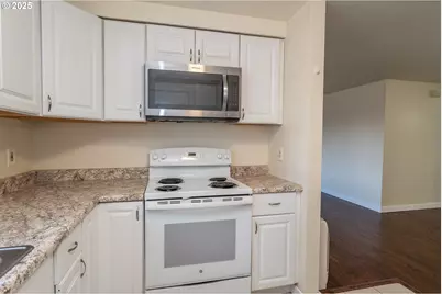 341 Ash St, Sutherlin, OR 97479 - Photo 9