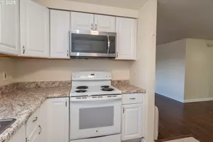 341 Ash St, Sutherlin, OR 97479 - Photo 9