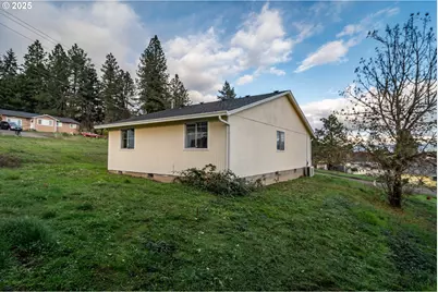 341 Ash St, Sutherlin, OR 97479 - Photo 21