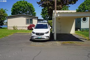 2241 N Menzies Dr, Portland, OR 97217 - Photo 27