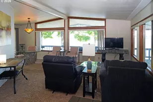 2241 N Menzies Dr, Portland, OR 97217 - Photo 11
