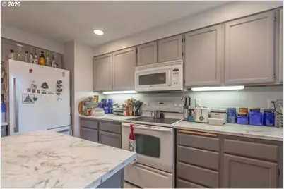 3021 SE 129th Ave, Portland, OR 97236 - Photo 9