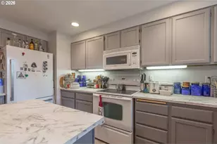 3021 SE 129th Ave, Portland, OR 97236 - Photo 9