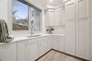 17623 Brookhurst Dr, Lake Oswego, OR 97034 - Photo 13