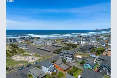 107 SW Coast St, Newport, OR 97365 - Photo 21