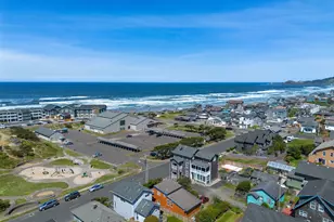 107 SW Coast St, Newport, OR 97365 - Photo 21