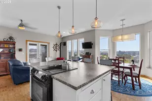107 SW Coast St, Newport, OR 97365 - Photo 3