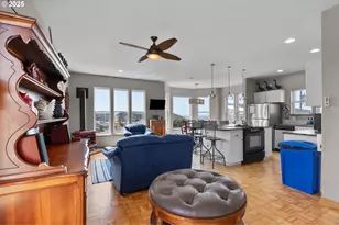 107 SW Coast St, Newport, OR 97365 - Photo 5