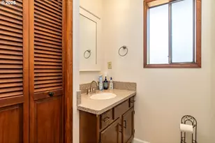 1728 NW Harvey Ave, Roseburg, OR 97471 - Photo 19