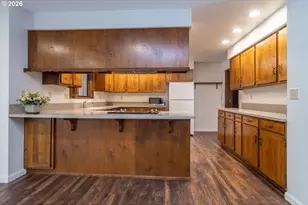 1728 NW Harvey Ave, Roseburg, OR 97471 - Photo 13