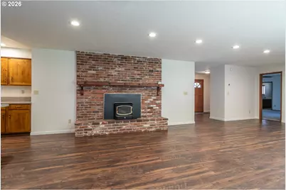 1728 NW Harvey Ave, Roseburg, OR 97471 - Photo 7
