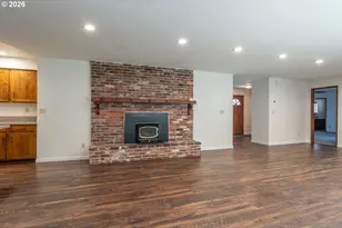 1728 NW Harvey Ave, Roseburg, OR 97471 - Photo 7