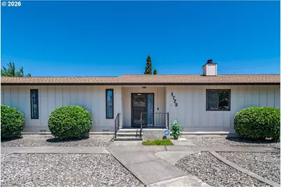1728 NW Harvey Ave, Roseburg, OR 97471 - Photo 3