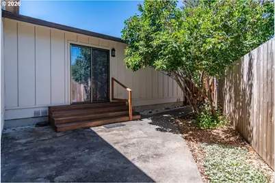 1728 NW Harvey Ave, Roseburg, OR 97471 - Photo 37
