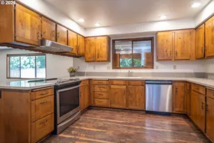 1728 NW Harvey Ave, Roseburg, OR 97471 - Photo 15