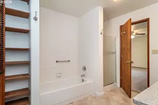 1728 NW Harvey Ave, Roseburg, OR 97471 - Photo 35