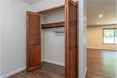 1728 NW Harvey Ave, Roseburg, OR 97471 - Photo 5
