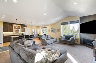 2742 Blue Spruce Dr, Eugene, OR 97405 - Photo 9