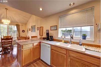 42475 Bagley Ln, Astoria, OR 97103 - Photo 11