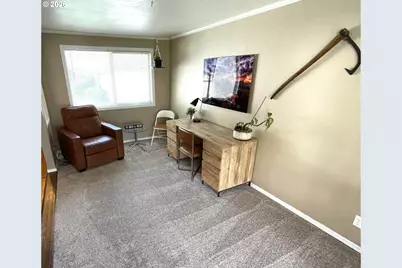 76484 Portal Dr, Oakridge, OR 97463 - Photo 17