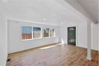 649 S Wall St, Coos Bay, OR 97420 - Photo 5