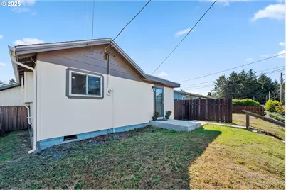 649 S Wall St, Coos Bay, OR 97420 - Photo 23