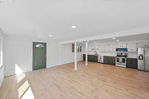 649 S Wall St, Coos Bay, OR 97420 - Photo 3