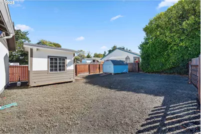 649 S Wall St, Coos Bay, OR 97420 - Photo 35