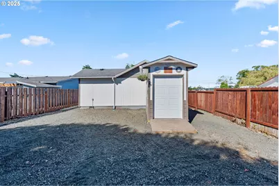 649 S Wall St, Coos Bay, OR 97420 - Photo 33